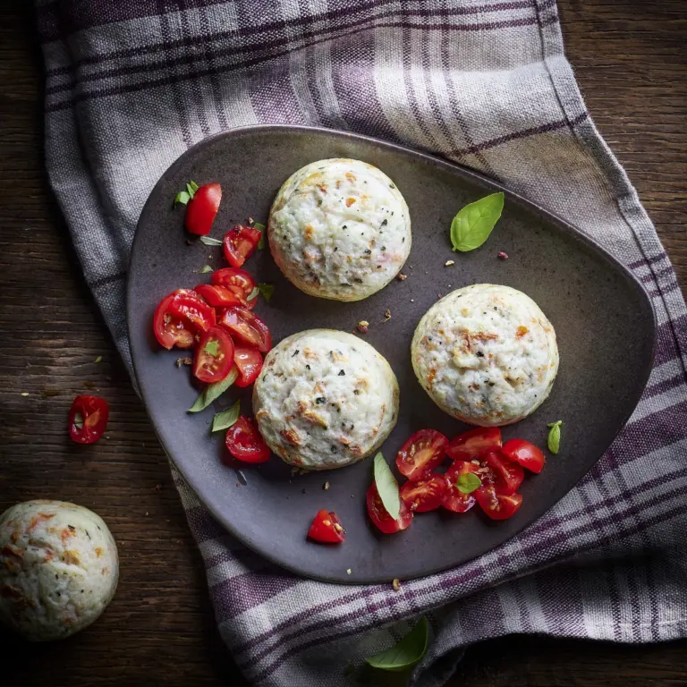 A picture of Egg Bite White Semi-dry tomato & basil